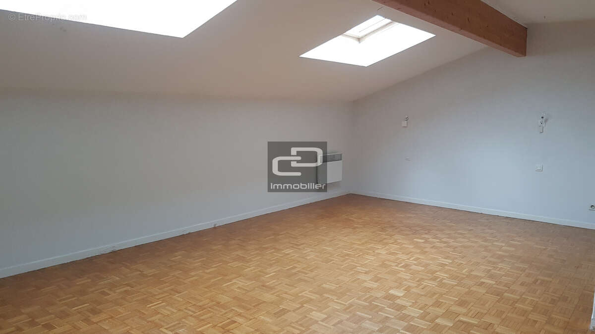 Appartement à COUZON-AU-MONT-D'OR