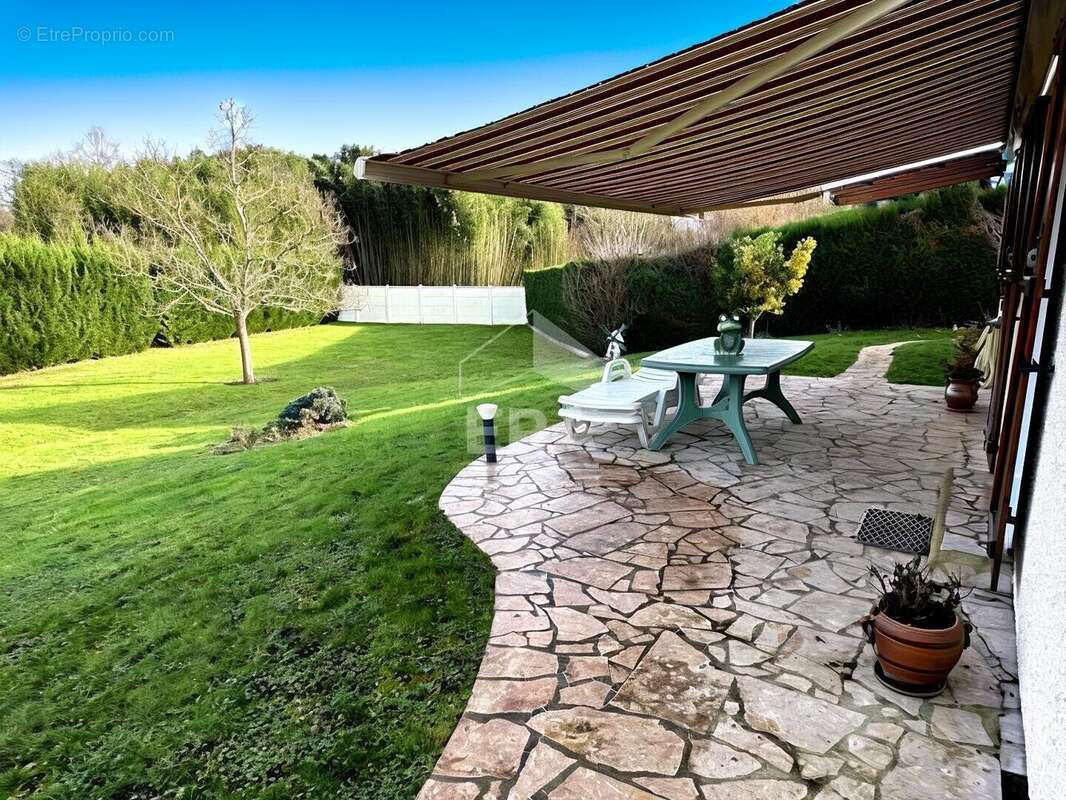 Maison à VILLENEUVE-LA-GUYARD