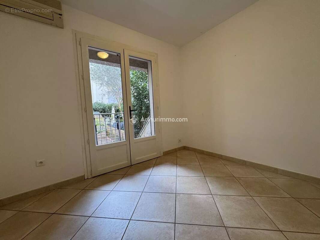 Appartement à SIX-FOURS-LES-PLAGES