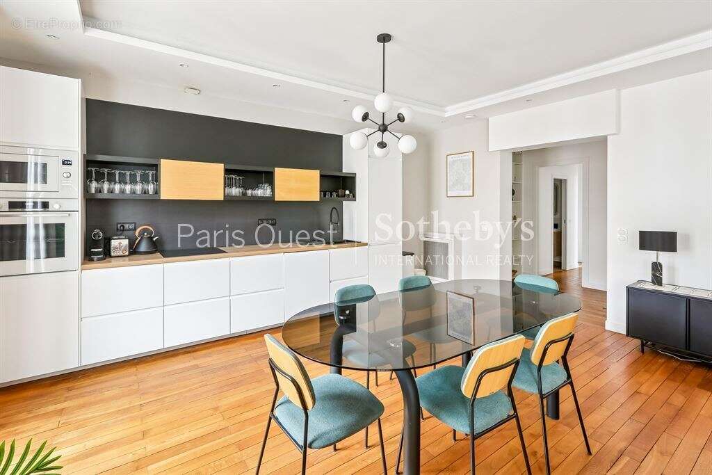 Appartement à NEUILLY-SUR-SEINE