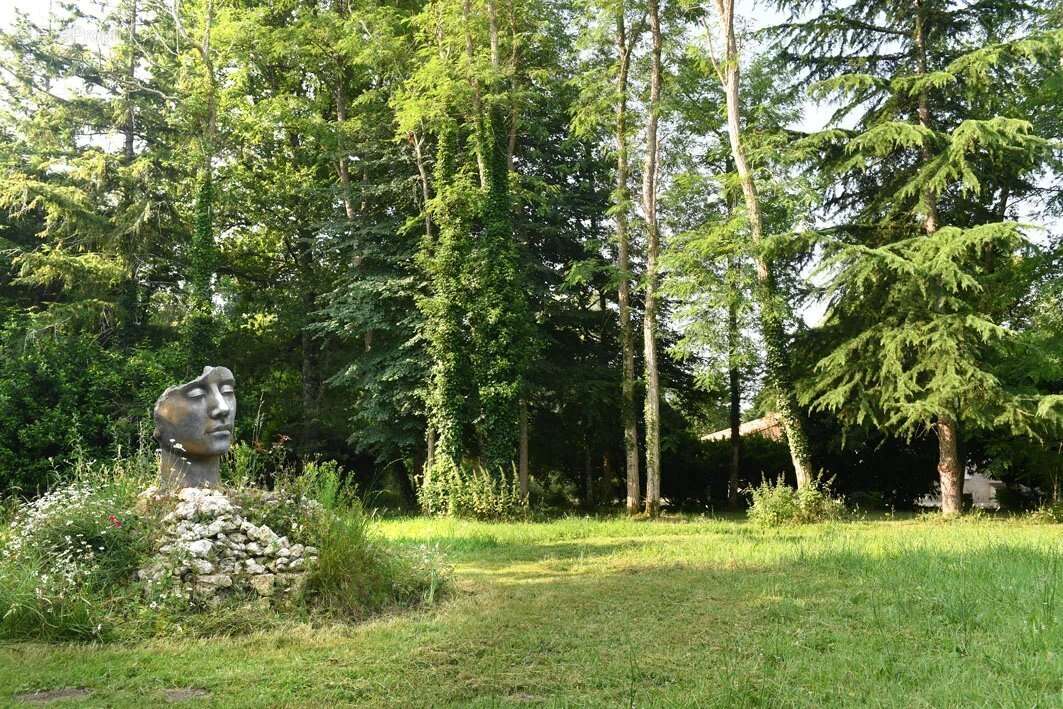 Maison de quatre chambres avec 14 hectares et un lac. - photo 15
