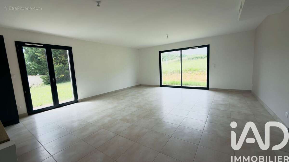 Maison 110 m² à Issac  - photo 2