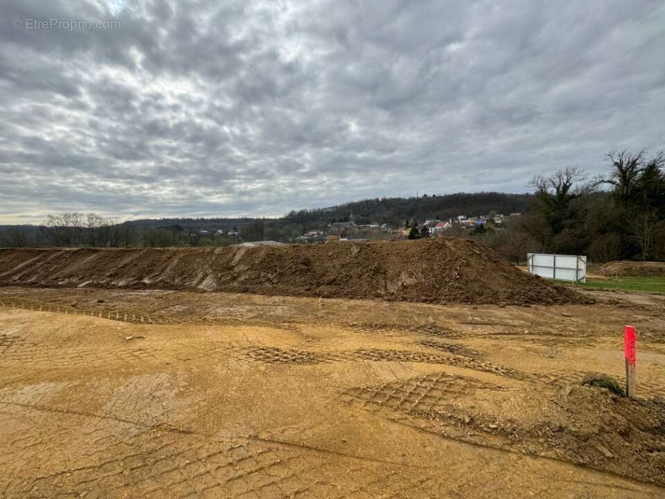 Terrain à REDANGE