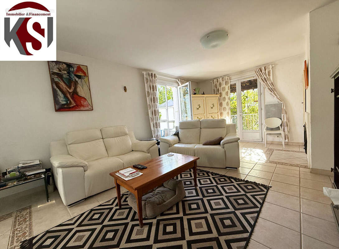 Maison à SEILLONS-SOURCE-D'ARGENS