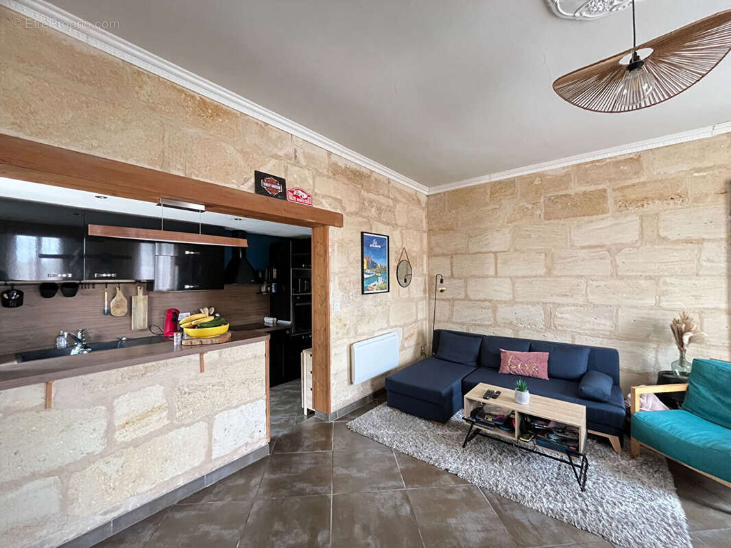 Maison à AMBARES-ET-LAGRAVE