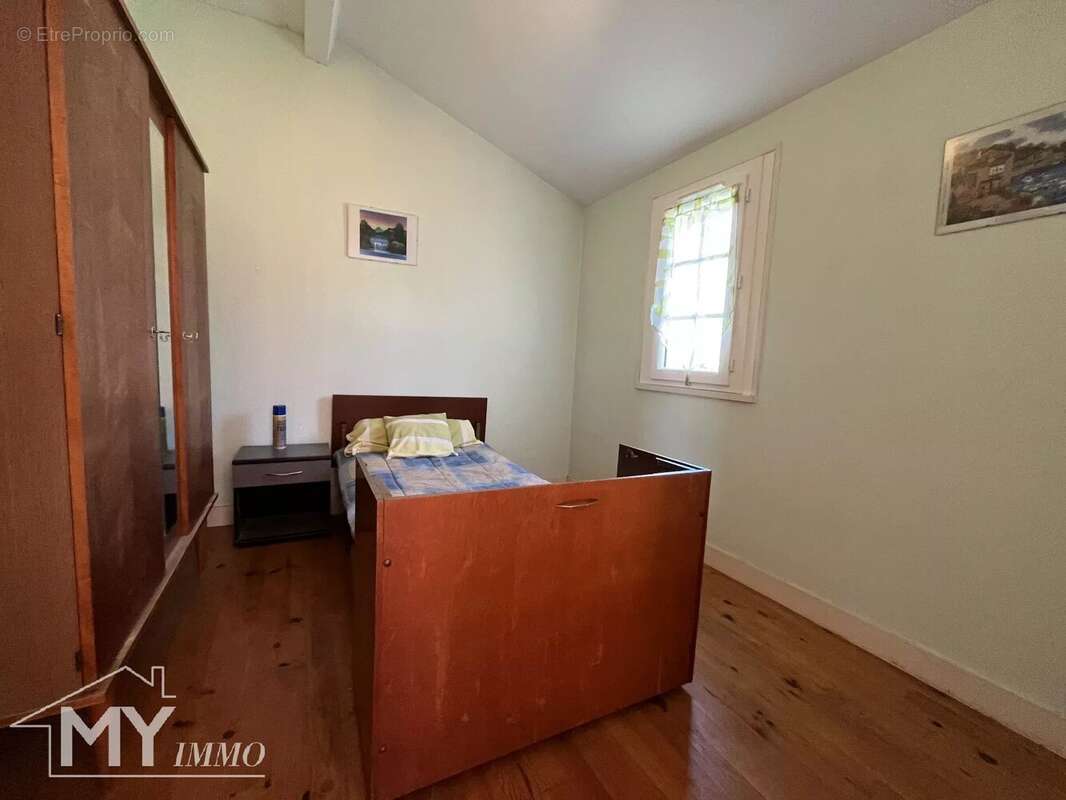 Maison à SAINT-SEURIN-DE-PRATS