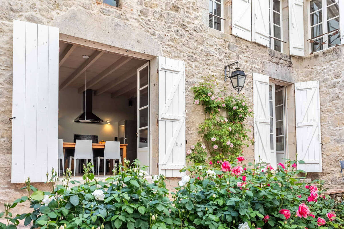 Maison de village avec jardin et garage - photo 11