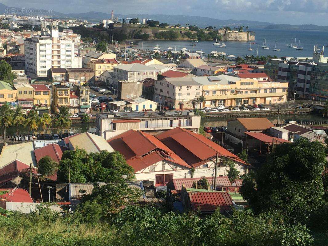Terrain à FORT-DE-FRANCE