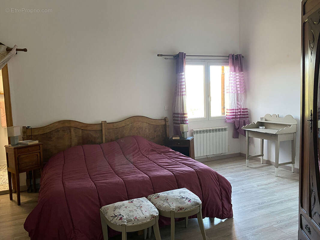 Maison à CAMIAC-ET-SAINT-DENIS