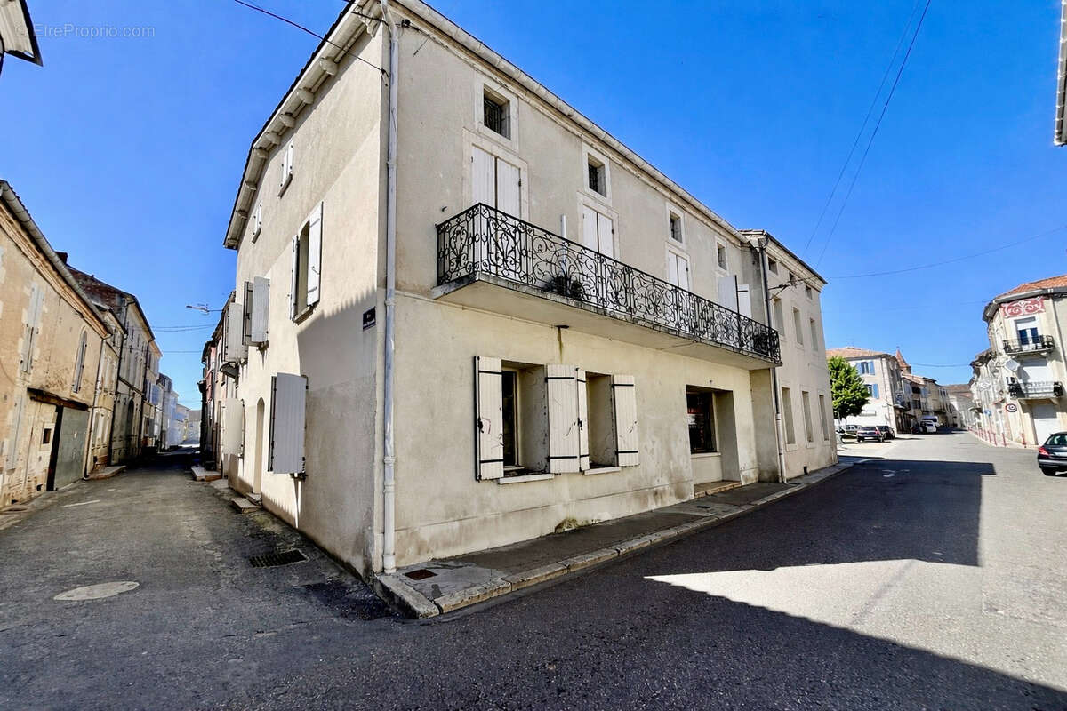 Appartement à SAINTE-LIVRADE-SUR-LOT