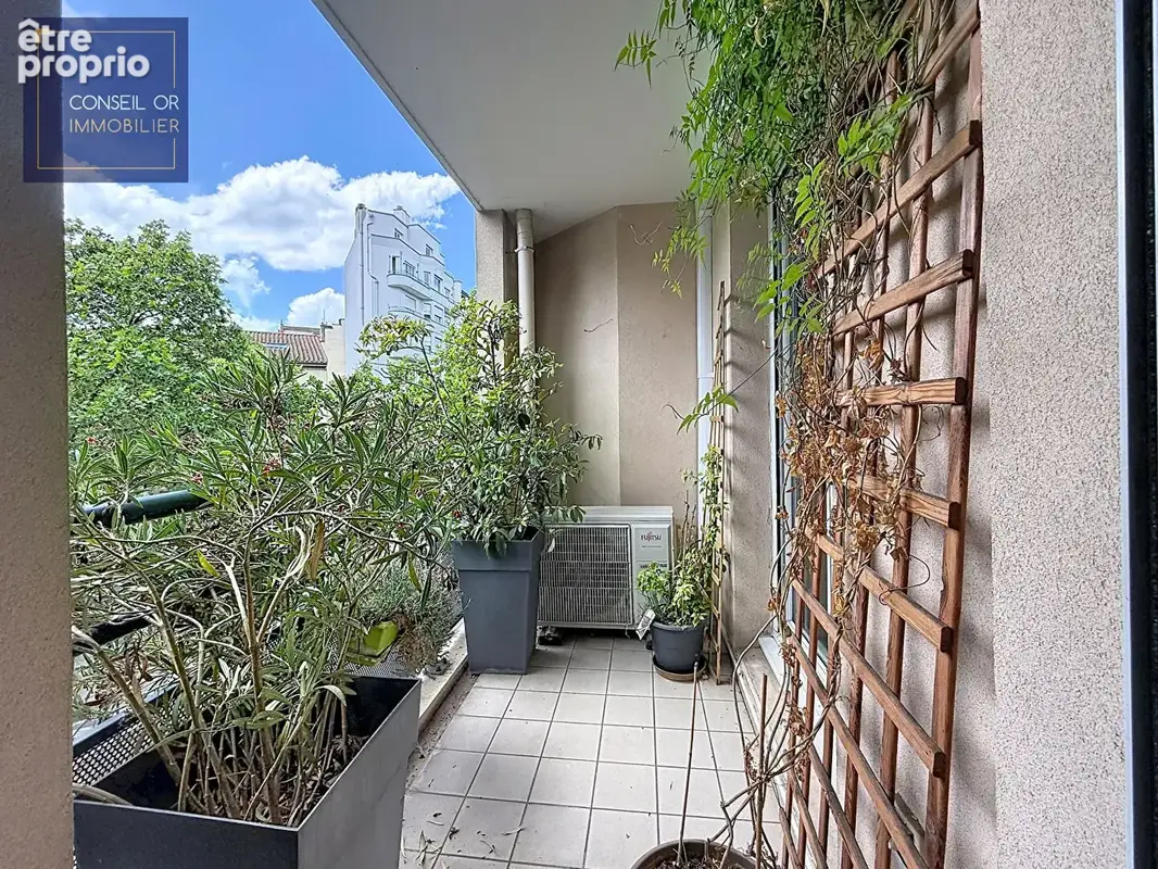 LYON 7 Saxe Gambetta T4 de 91 m² avec 2 balcons, vue dégagée, parking et cave - photo 10