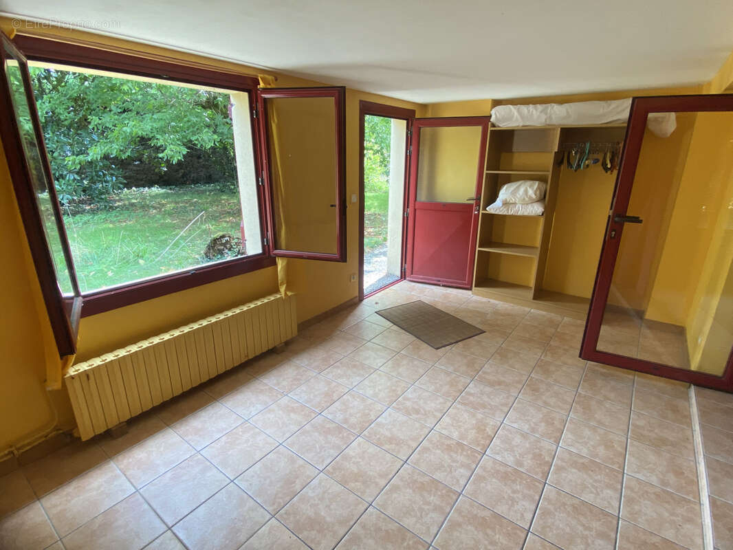 Maison à SAINT-YZAN-DE-SOUDIAC