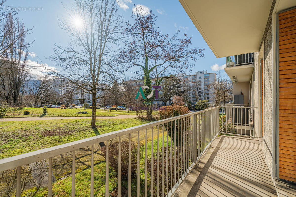 Appartement à MEYLAN