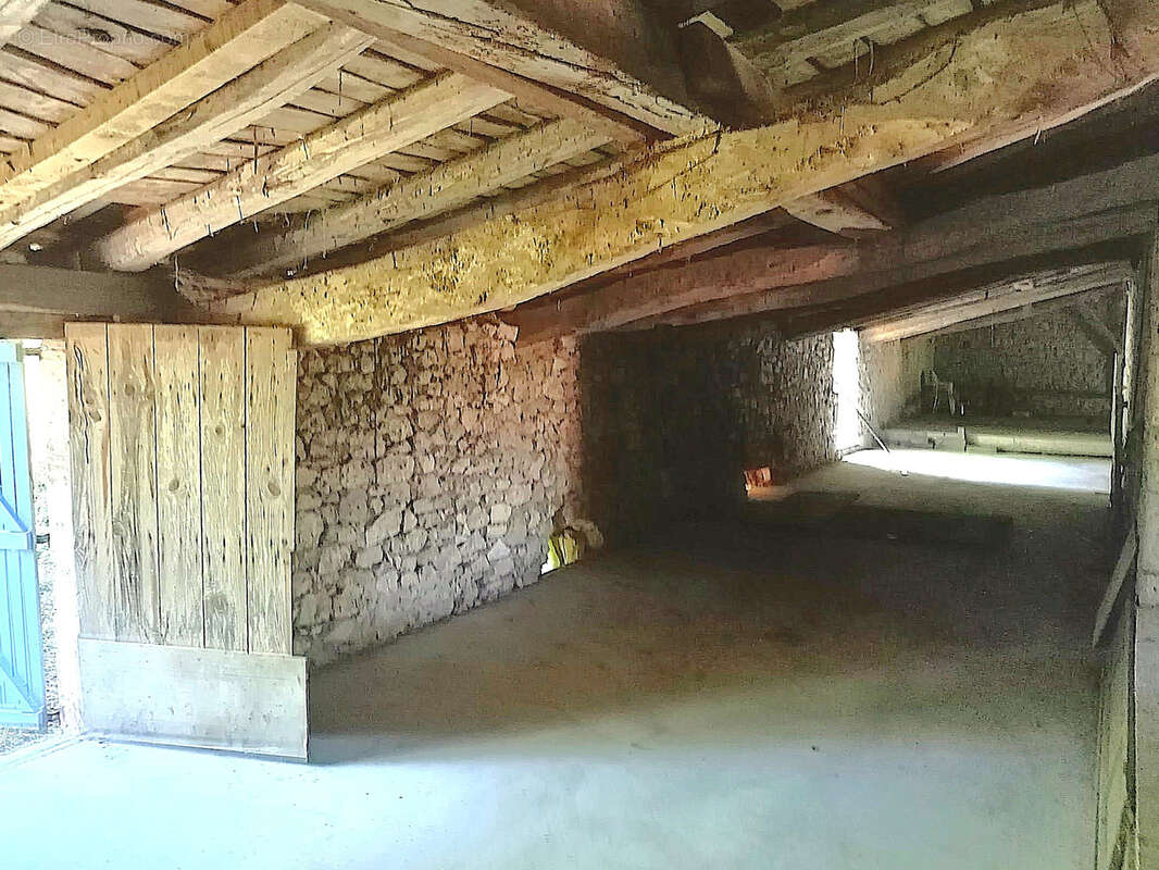 Rare - Délicieuse propriété 1,9 hectare maison rénovée et nombreuses dépendances - photo 30