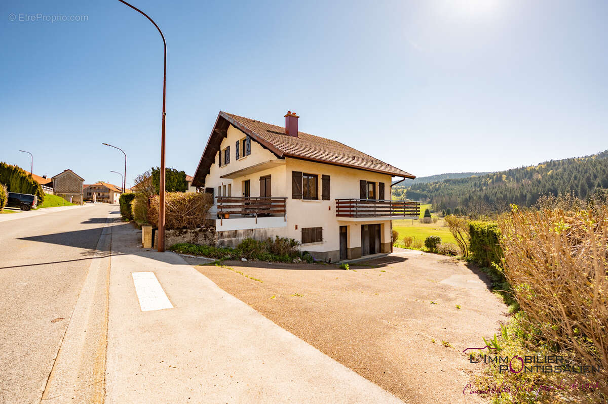Maison à ROCHEJEAN