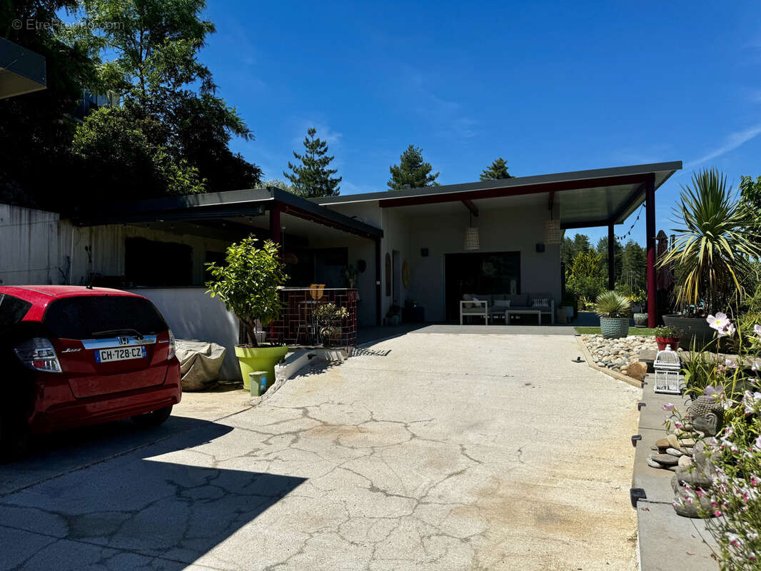 Atypique Plain-pied Contemporain avec Terrasses, Piscine et Vue… - photo 26