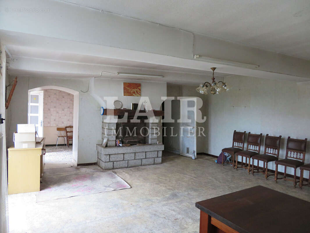 Maison à SAINT-CALAIS-DU-DESERT