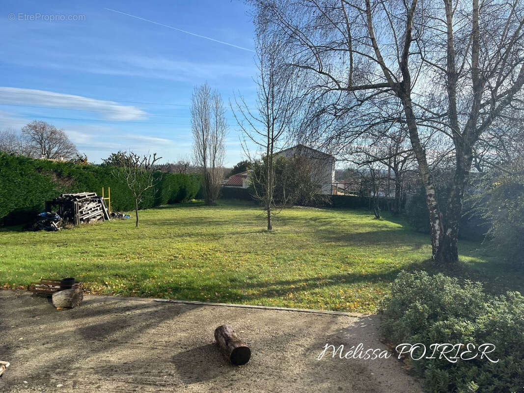 Maison à LES LANDES-GENUSSON