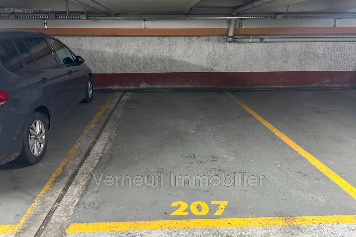 Parking à PARIS-6E