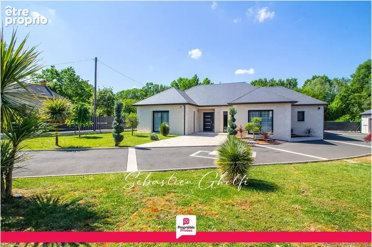 belle maison de plain-pied avec 3 chambres-cellier-grand garage-beau terrain - photo 2