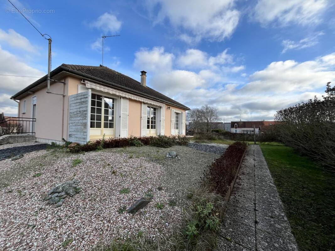 Maison à CONNERRE