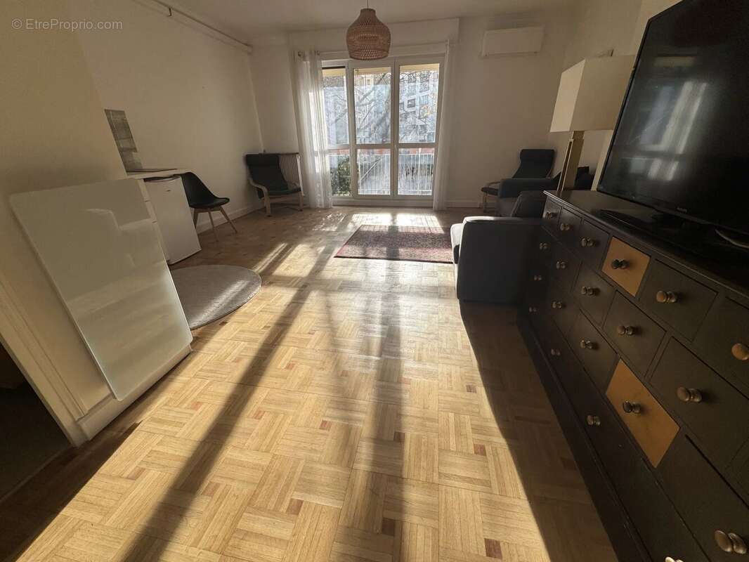 Appartement à PARIS-19E
