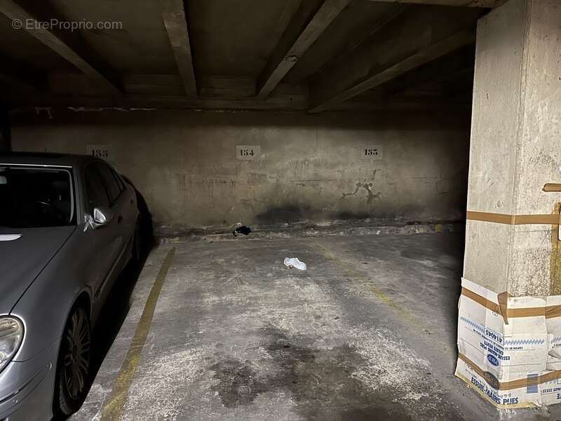 Parking à PARIS-20E