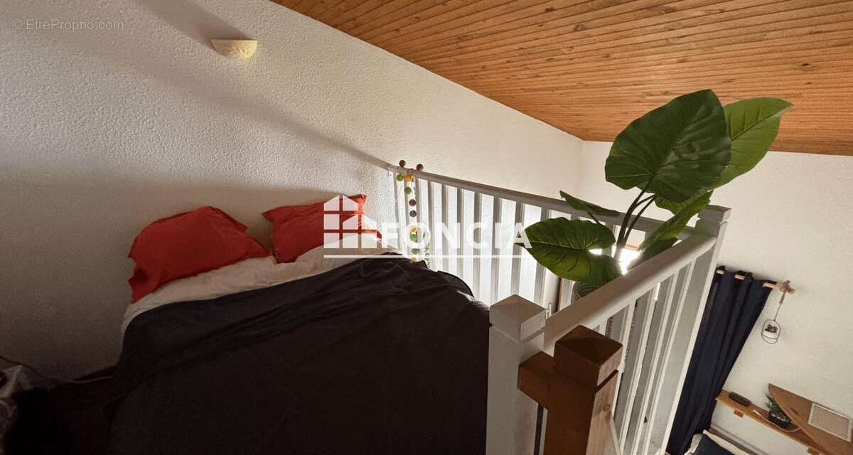 La foux, coquet t2 en duplex, offrant une vraie chambre en etage, 4 couchages, terrasse et casier a ski, proche centre acces pis - photo 8