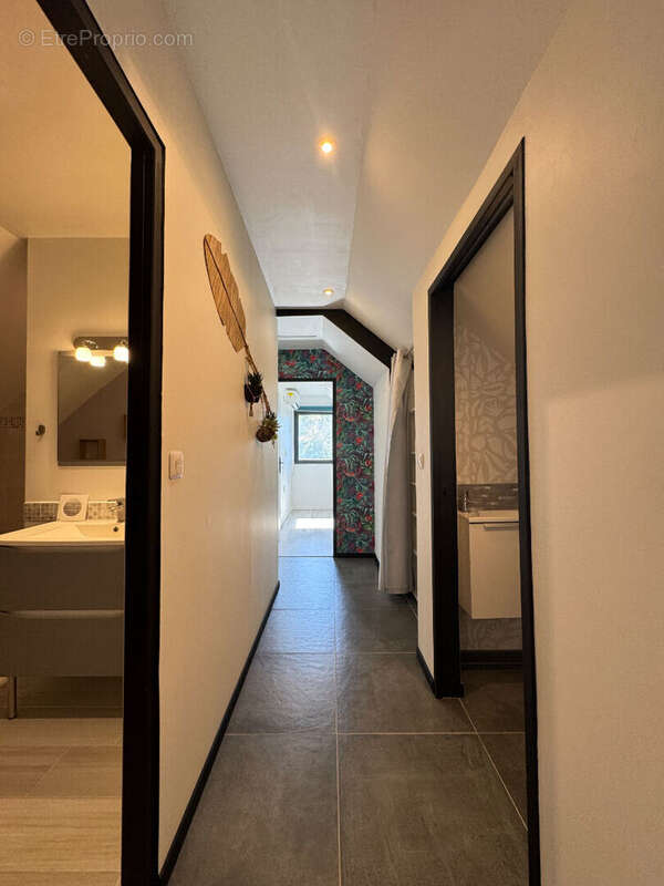 A VENDRE - La Montagne proche Ruisseau Blanc - Villa contemporaine T7 avec piscine, garage et vue mer - photo 15