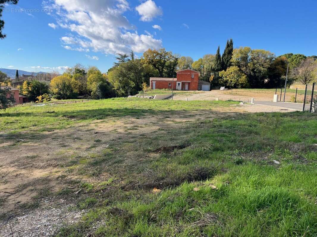 Terrain à CADENET