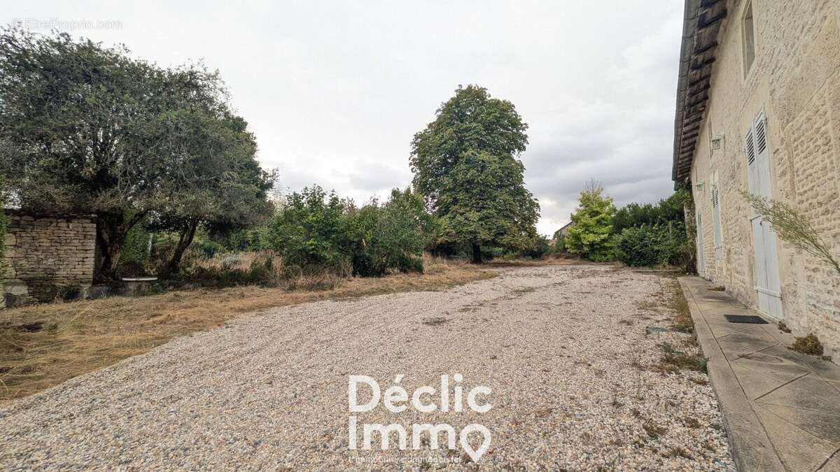 Maison à THEIL-RABIER