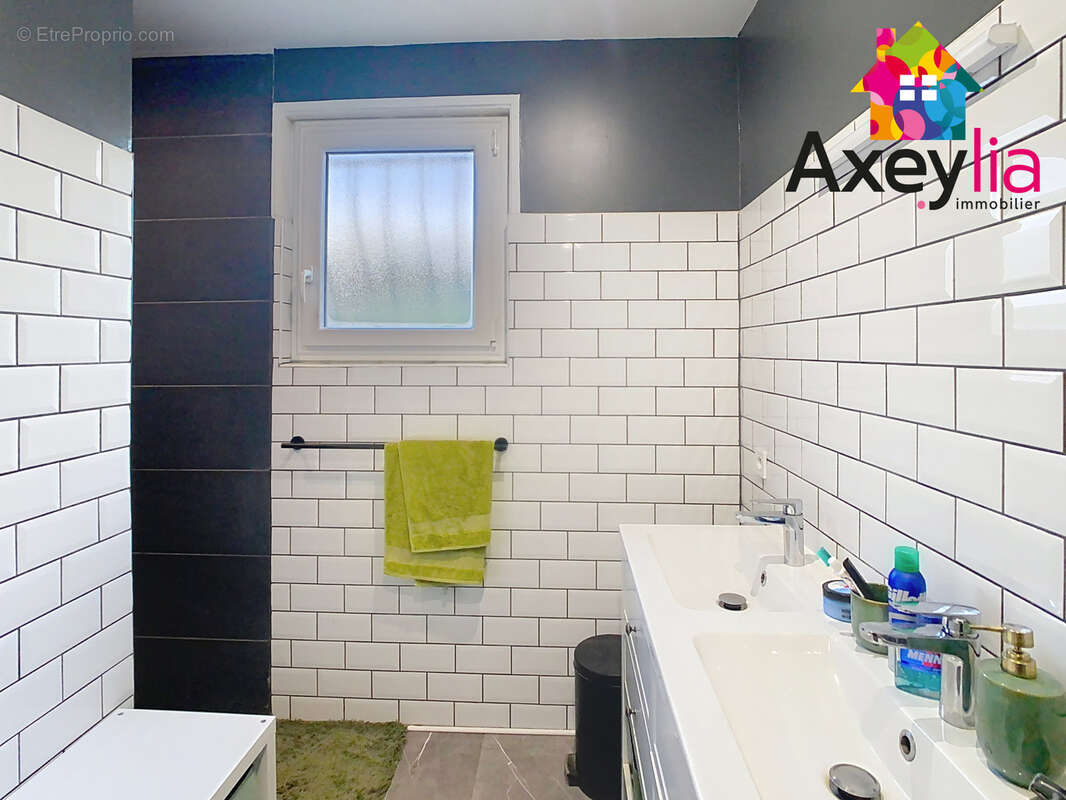 Maison à LA PACAUDIERE