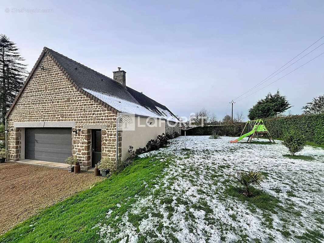 Maison à SAINT-BOMER-LES-FORGES