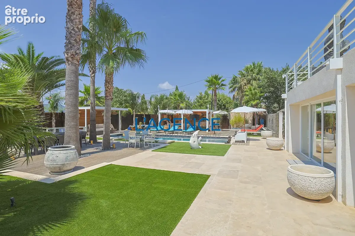 La Crau au Goys Fourniers, belle propriété de 204 m2 sur 1803 m2 de terrain avec piscine. - photo 12
