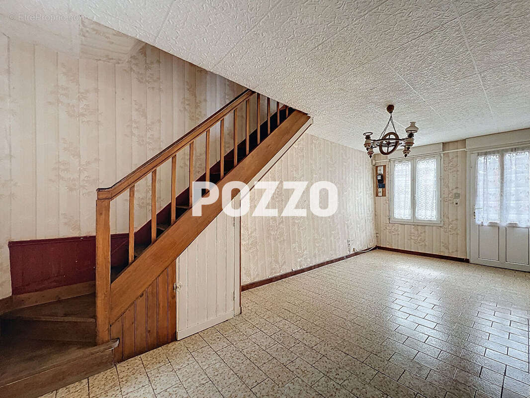 A VENDRE - Saint Hilaire Du Harcouet - Maison 2 pièce(s) 71.15 m² - Centre-ville - photo 2