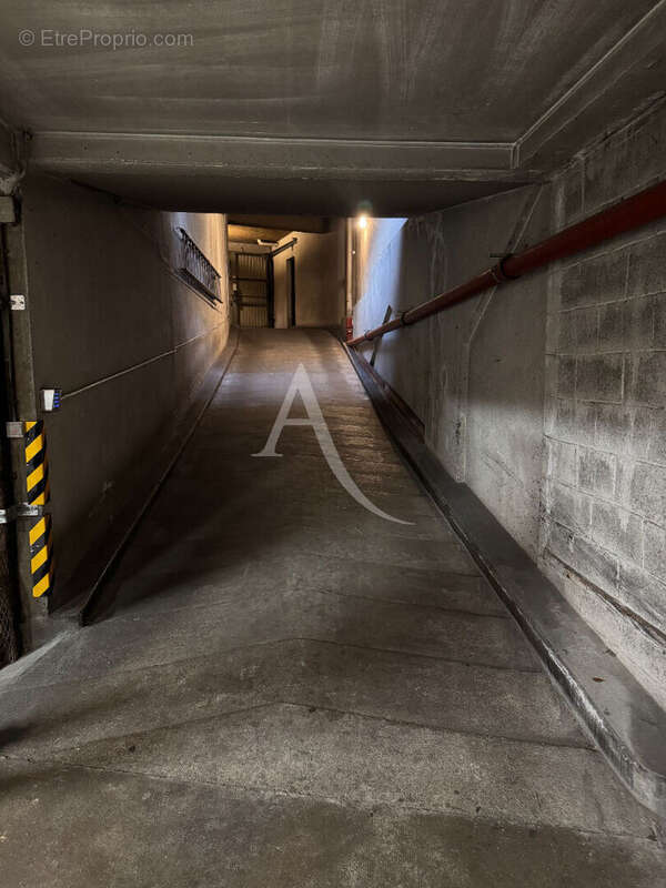Parking à PARIS-12E
