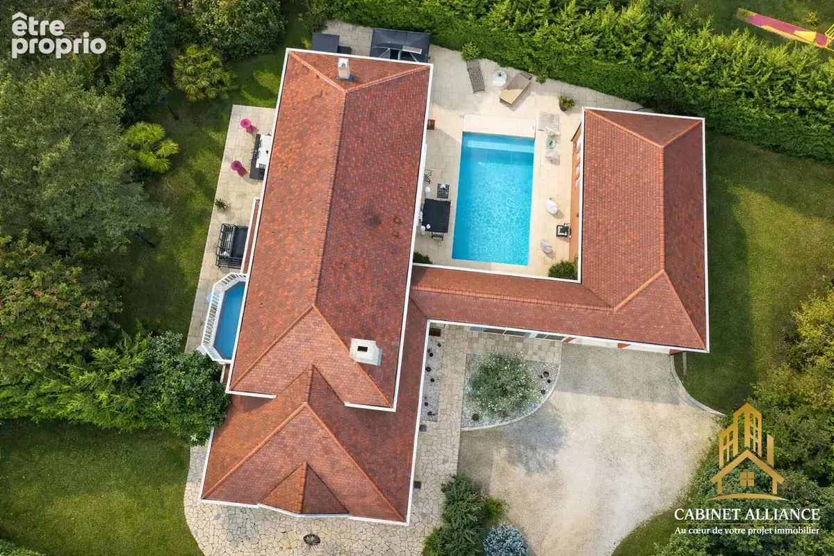 Propriété de Prestige à vendre avec une piscine - photo 1