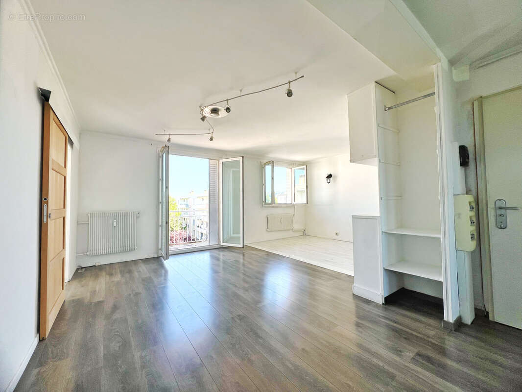 Appartement à PIERRE-BENITE