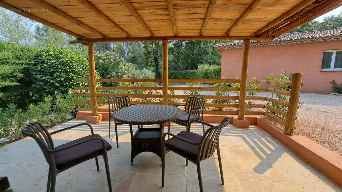 Très belle villa, 240m2 de plain pied au calme. - photo 14