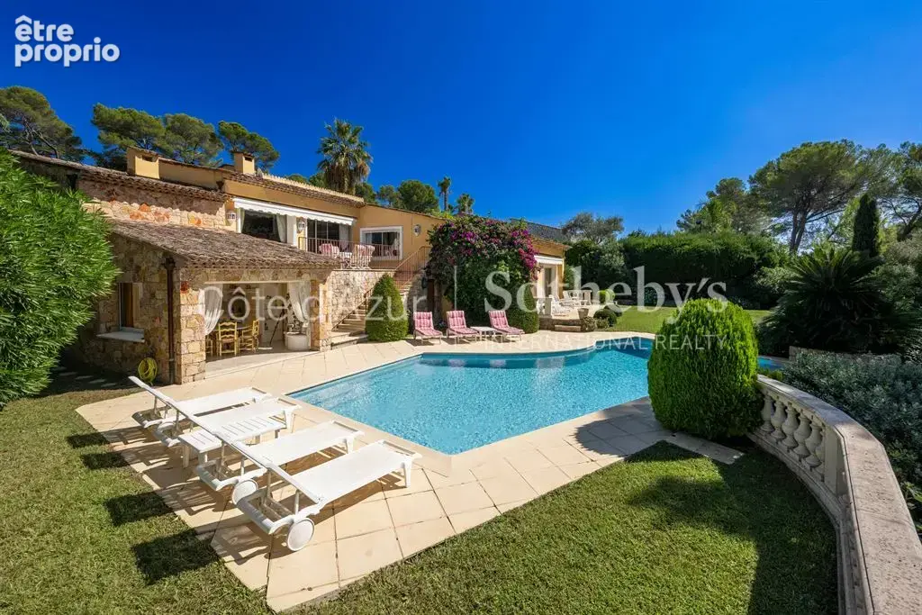 Mougins, villa avec piscine à débordement et vue sur le vieux village - photo 2