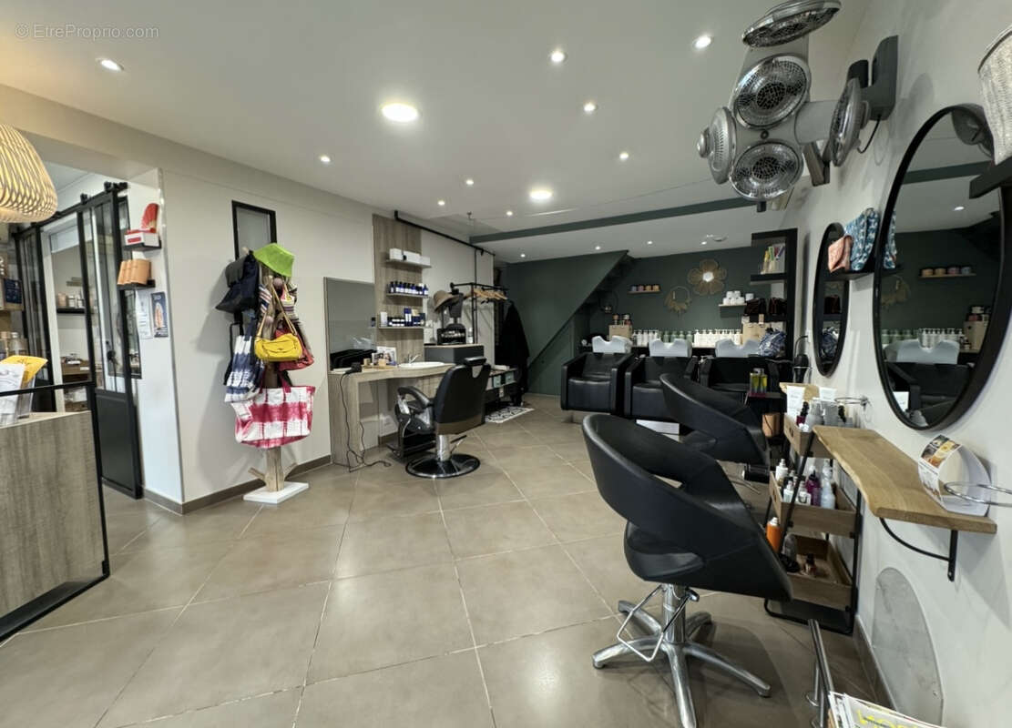 Commerce à THORIGNY-SUR-OREUSE