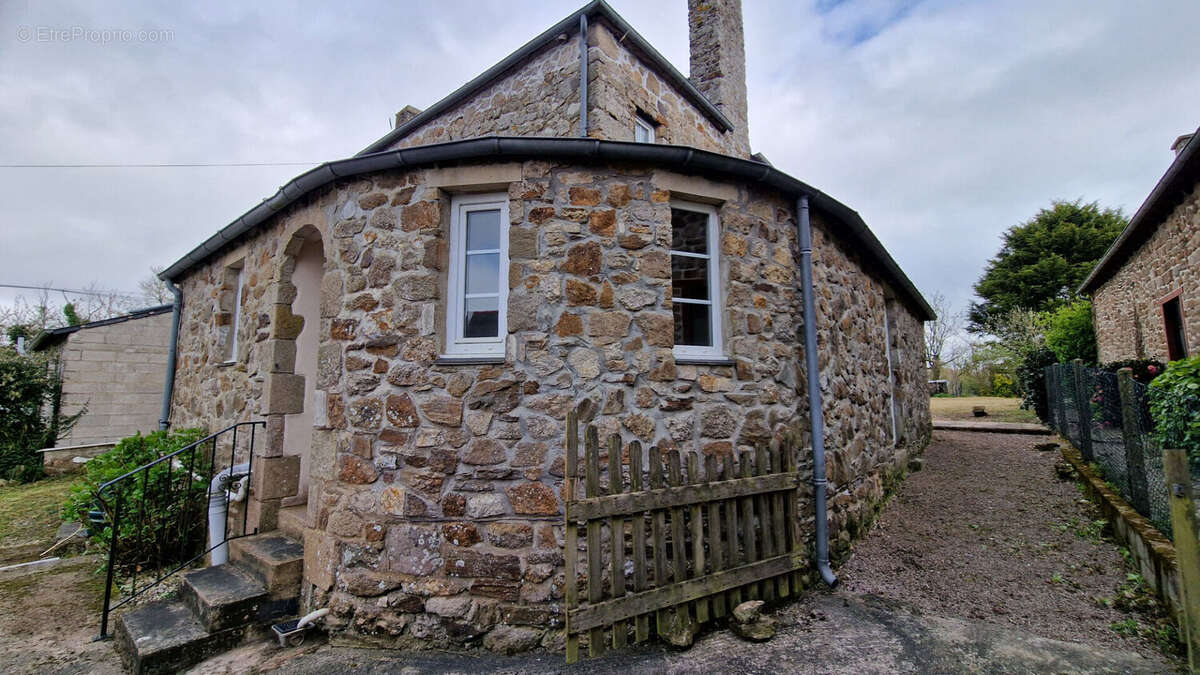 Maison à JUGON-LES-LACS