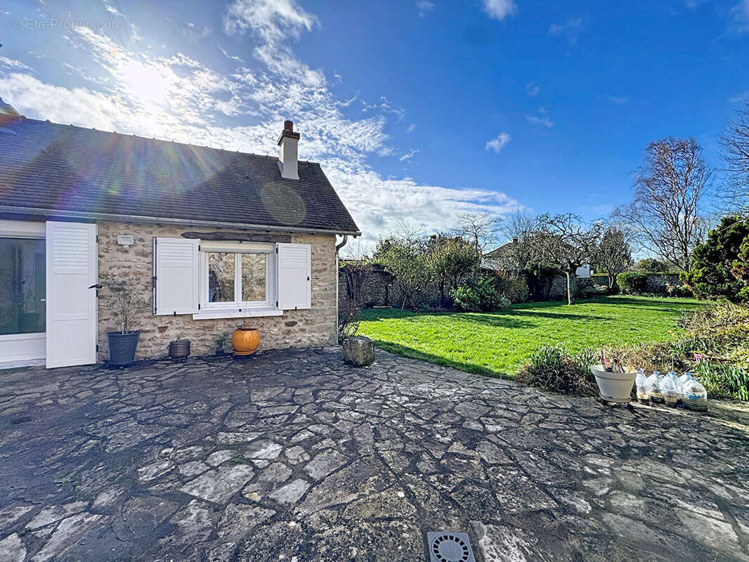 Maison à VAUX-LE-PENIL