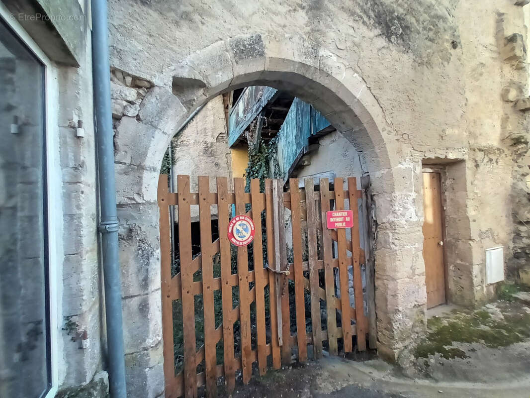 Maison à CHATEAU-L'EVEQUE