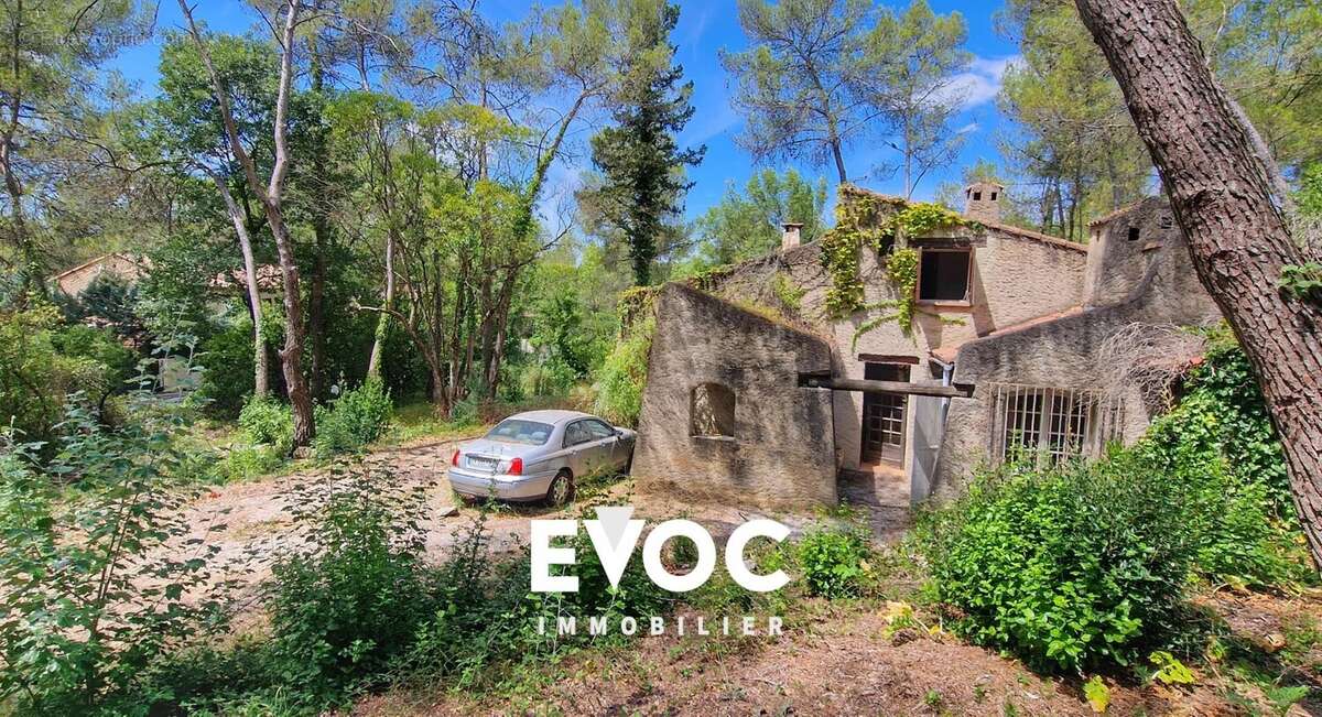 Maison à SAINT-CLEMENT-DE-RIVIERE