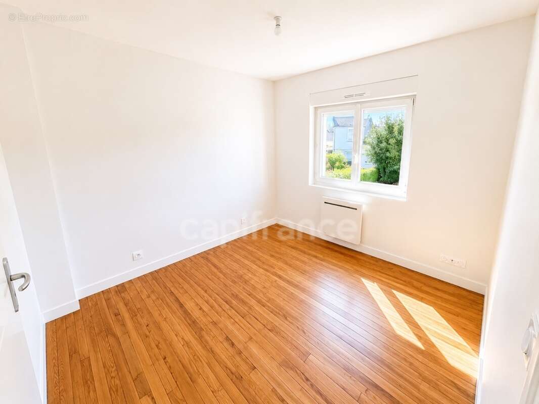Maison à vendre 6 pièces CARHAIX PLOUGUER (29) DPE C - photo 6