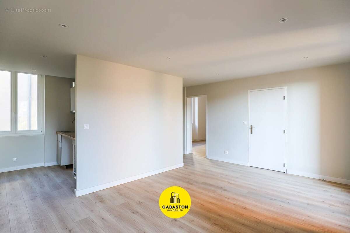 Appartement à MARSEILLE-1E