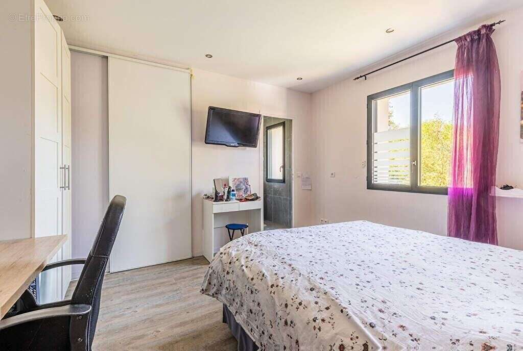 Maison à VERRIERES-LE-BUISSON