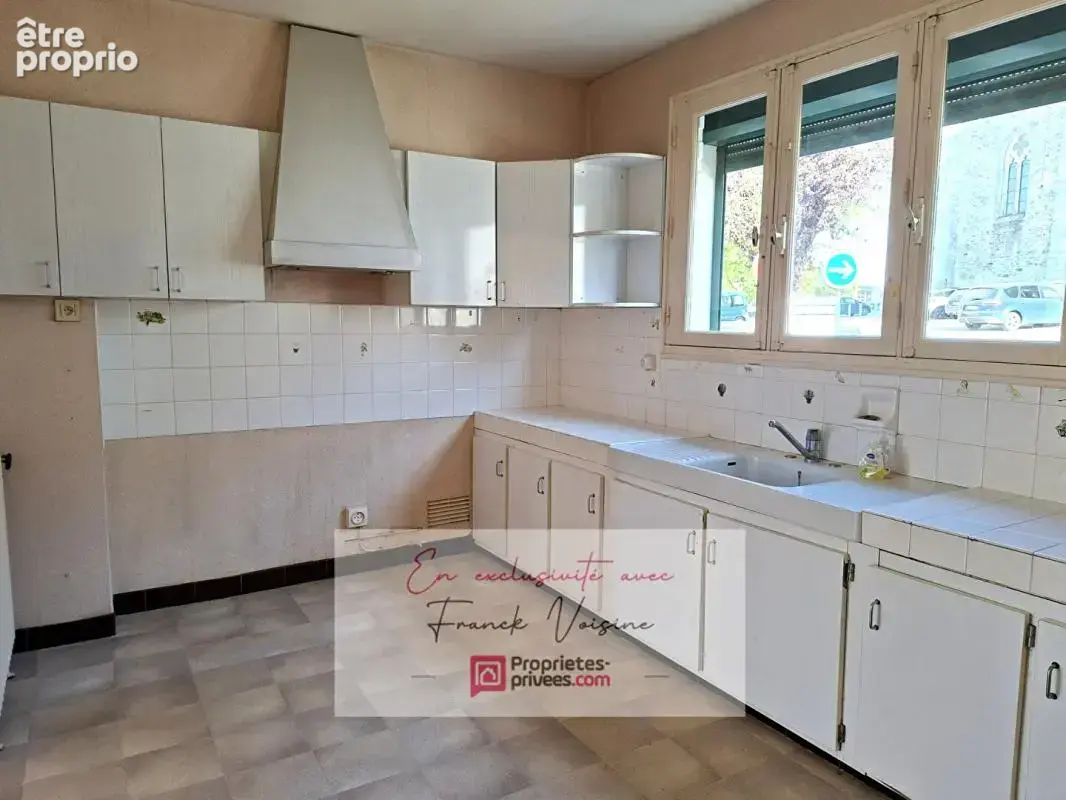 A VENDRE en EXCLUSIVITE au Boupère, centre bourg, maison de 109 m2 avec 4 chambres et 1 bureau sur une parcelle de 291 m2 - photo 3