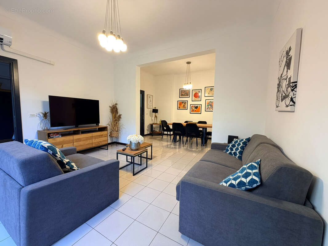 MENTONE - MADONE -  A quelques pas des plages, spacieux 3P de 72,43 m2 rénové avec balcon et cave. - photo 4